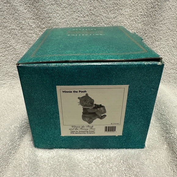 Disney Other - Disney Collectors Society: Winnie the Pooh—“Time for Something Sweet” figurine